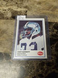 lot 919 image: 1982 NFL Kelloggs ODD Ball Tony Dorsett Dallas Cowboys Football Card