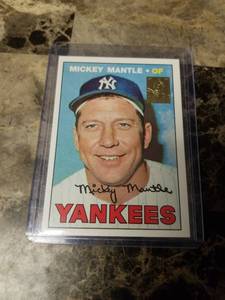 lot 926 image: 1996 Topps Mickey Mantle New York Yankees Baseball Card