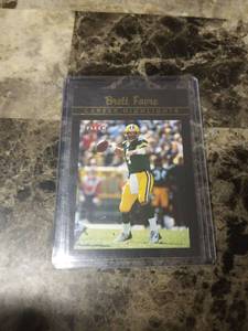 lot 985 image: 2002 Fleer Skybox Brett Favre Green Bay Packers Football Card