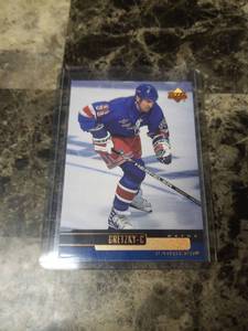 lot 999 image: 1999 Upper Deck Wayne Gretzky New York Rangers Hockey Card