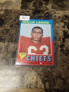 lot 1004 image: 1971 Topps Willie Lanier Kansas City Chiefs Rookie Football Card