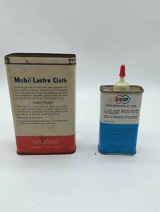 lot 16809 image: Mobil Lustre Cloth tin with lid, and Co-op Oil Tin Set