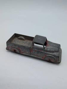 lot 16816 image: 1940s Tootsie toy Tootsietoy Pickup Truck