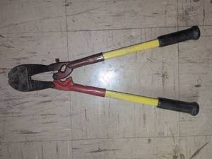 lot 16712 image: Heavy Duty Cable Cutter Tool with Insulated Handles