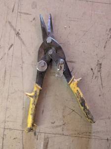 lot 16713 image: Metal Snips with Yellow Handles