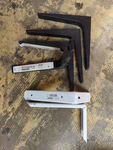 lot 16724 image: IKEA and Everbilt Shelf Brackets, 6 total brackets.