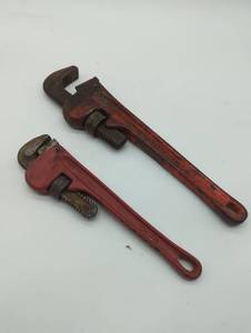 lot 16776 image: Red Heavy Duty Pipe Wrenches Set of 2, used.