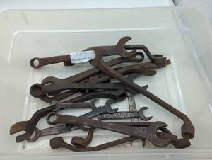 lot 16782 image: All Original Ford Motor Company Tools lot, vintage, used.