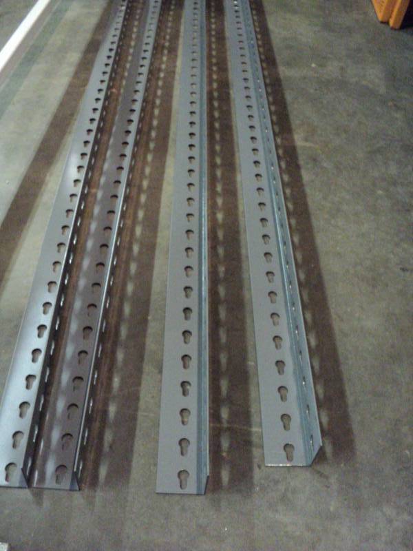 lot 3131 image: (4) CT lot steel corner braces for shelves