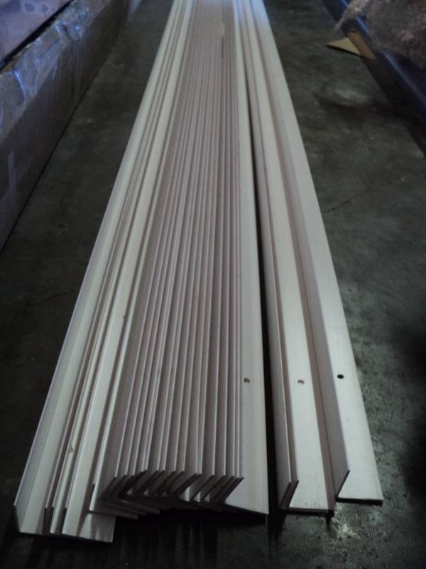 lot 3167 image: (25) ct. lot composite plastic angle, 34 x 34 x 8, white