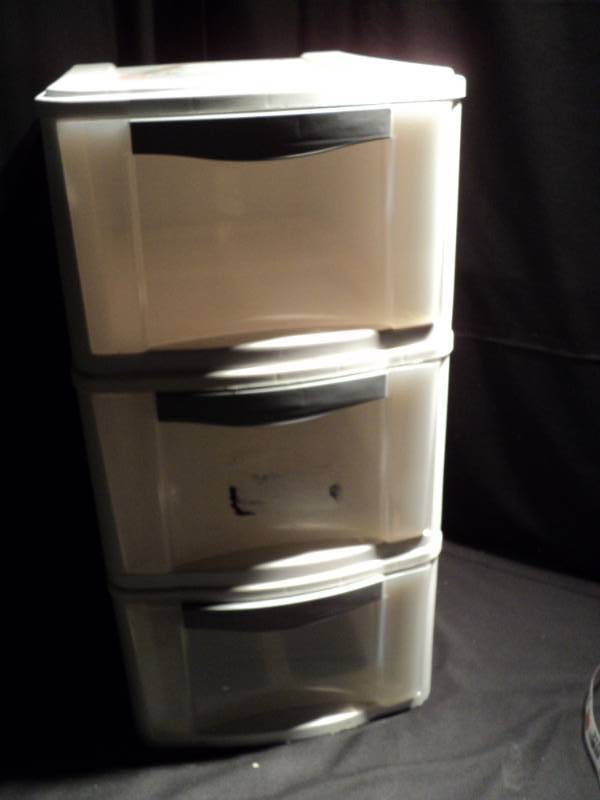 lot 3173 image: 3 stackable storage drawers
