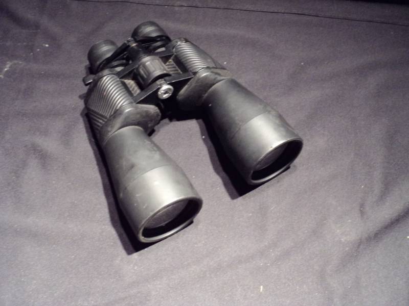 lot 3182 image: Barska binoculars, 10-30 X 60 zoom 180ft.1000 yards