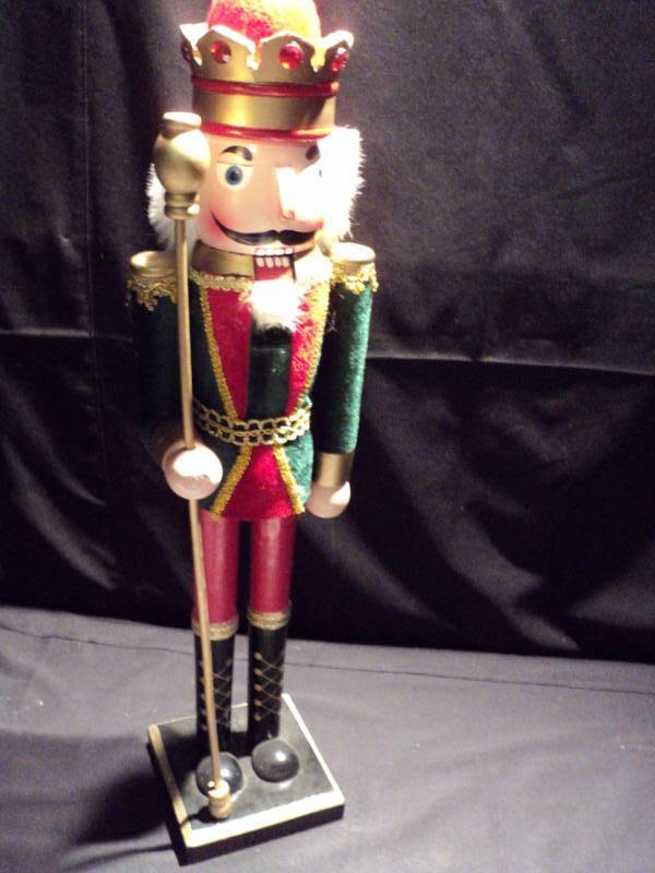 lot 3183 image: Wooden Nutcracker Statue