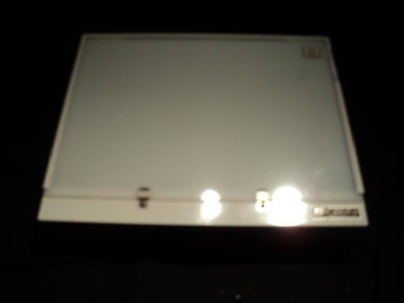 lot 3189 image: Logan Portaview light box,  needs bulb