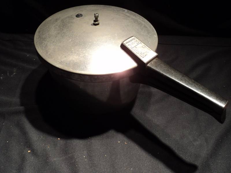 lot 3191 image: Presto pressure cooker pot