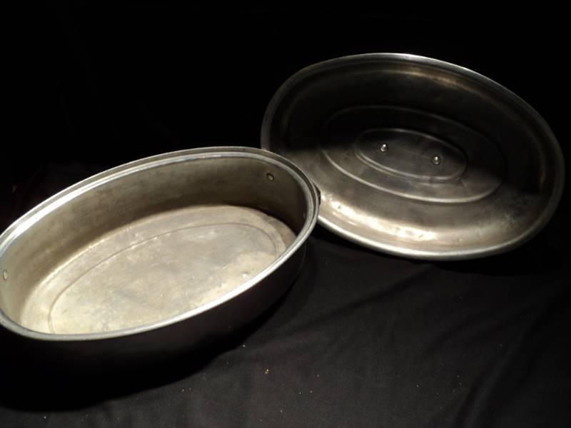 lot 3192 image: Aluminum oval roaster pan with lid