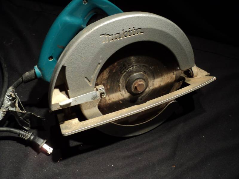 lot 3194 image: Makita 7-14 circular saw