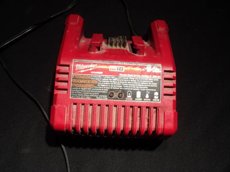 lot 3198 image: Milwaukee M18 battery charger