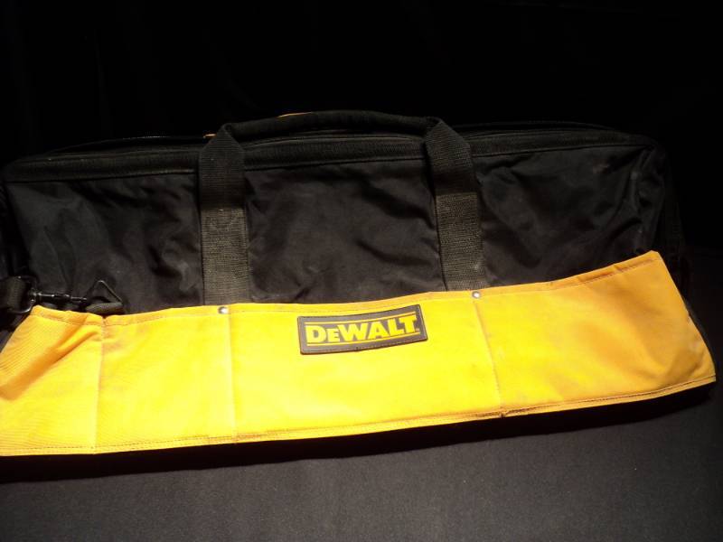 lot 3208 image: DeWalt tool duffle bag