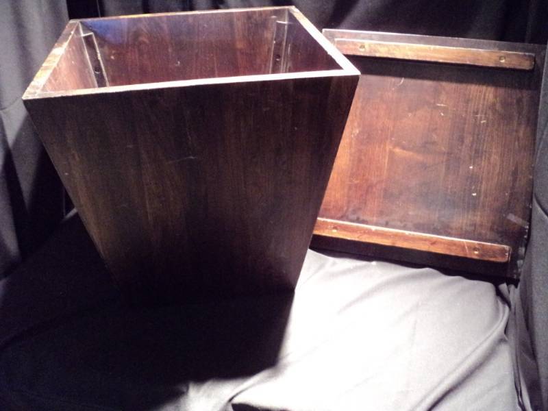 lot 3214 image: Wooden storage box