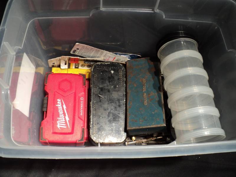 lot 3217 image: Mixed lot drill bits and attachments,  mixed sizes,  styles and brands