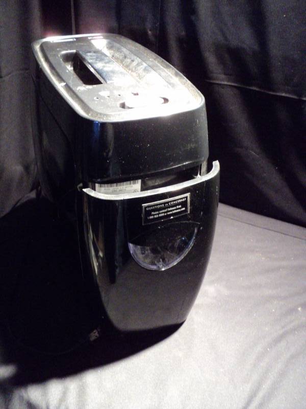 lot 3220 image: Fellowes P-12C paper shredder