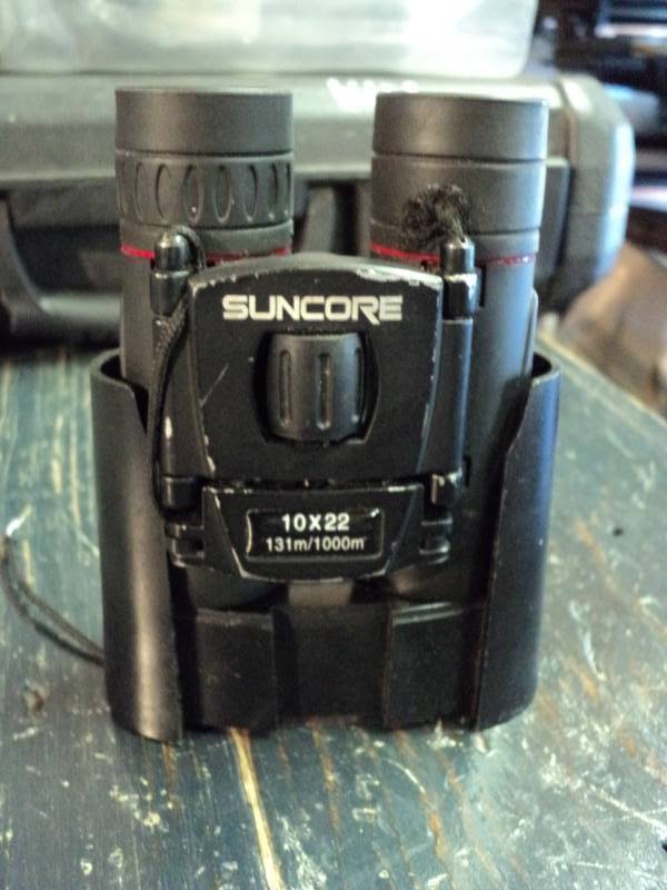 lot 3229 image: Suncore 10 X 22 binoculars with holder