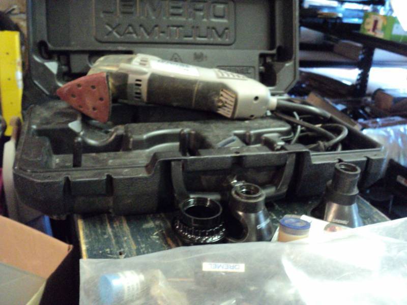 lot 3222 image: Dremel multi Max with bits