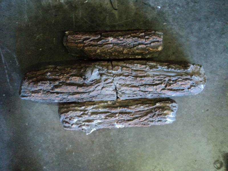 lot 2098 image: (3) CT lot cement fireplace logs