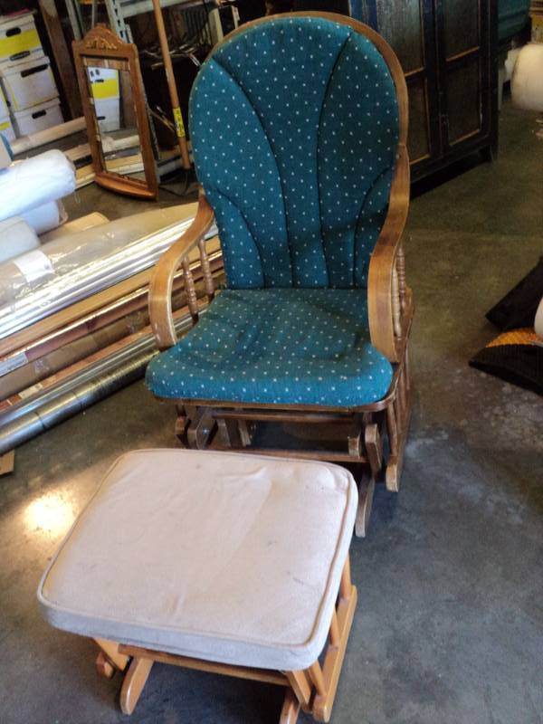 lot 3234 image: Glider rocking chair with glider foot stool