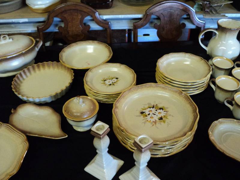 lot 3237 image: Mixed lot Mikasa Dishes, Whole Wheat Pattern