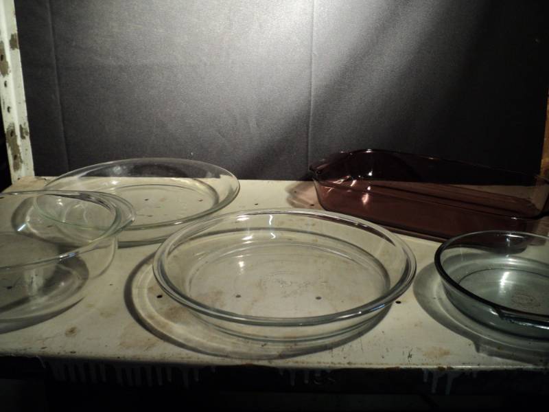 lot 3243 image: Mixed lot glass bake ware, Anchor Hocking, Pyrex