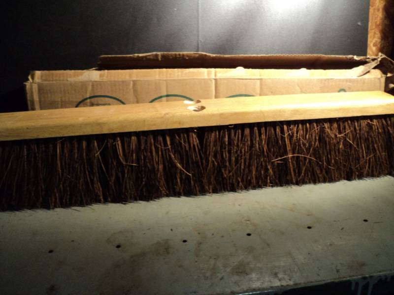 lot 3253 image: 24 Garage Brush push broom head