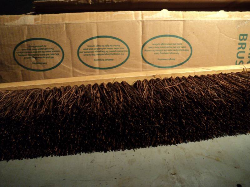 lot 3254 image: 24 Garage Brush push broom head