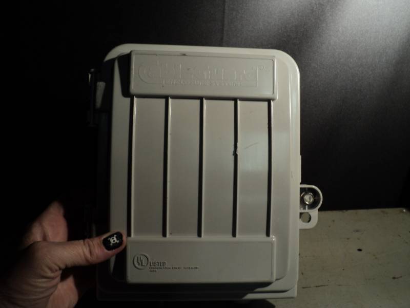 lot 3289 image: Cableguard enclosure system box
