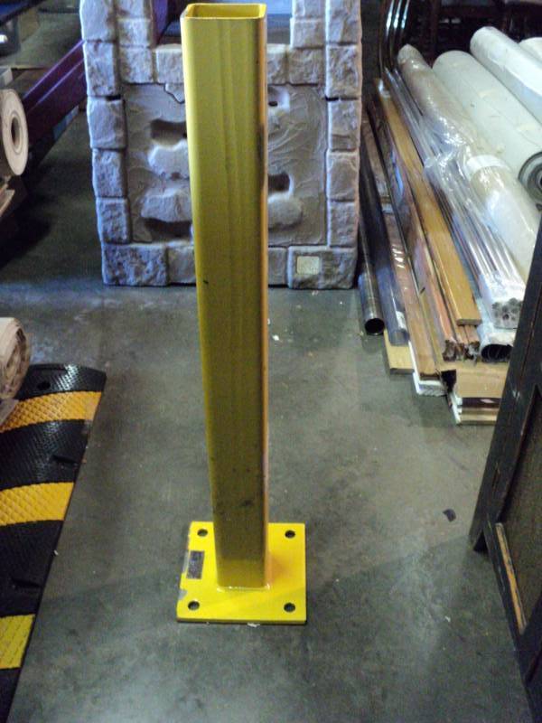 lot 3317 image: Steel Guard mountable post