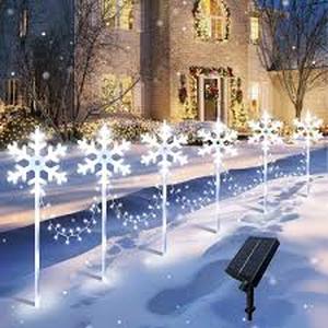 lot 2350 image: Solar Powered Acrylic Snowflake String Lights