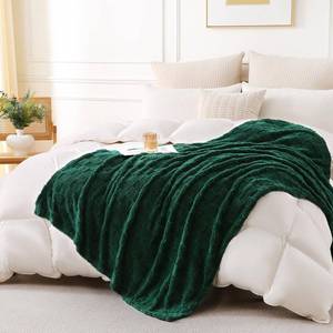 lot 3158 image: Linecooo Dark Green Fleece Throw Blanket 50x70 for Couch Sofa Bed,Super Soft Cozy Plush Microfiber Flannel Blanket with 3D Checkered Design Lightweight for Adults,Woman,Girls