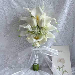lot 3757 image: WYcYcW Floral Bouquet 10 Artificial Calla Lilies with 8 Artificial Tulip Flowers, Bridesmaid Bouquet with Wedding Ceremony Festivals Anniversary Bridal Rehearsal Party Bar Table Decor (White)