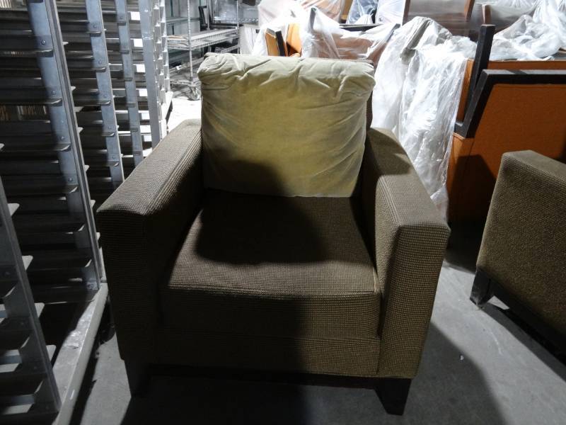 lot 6018 image: Lot of 6 Chairs