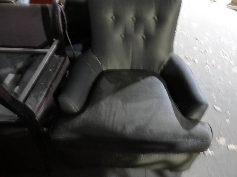 lot 6051 image: 4 Chairs