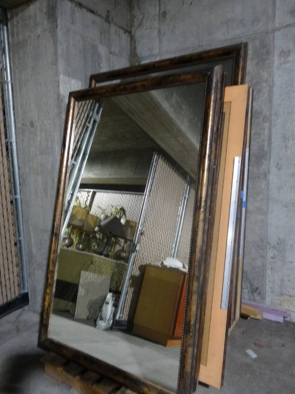 lot 6038 image: Lot of 2 Mirrors