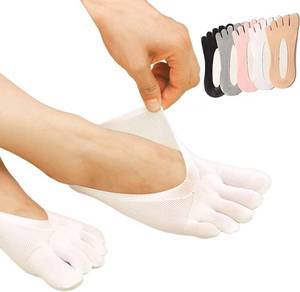 lot 5184 image: Abeillo 5 Pairs Orthopedic Toe Compression Socks for Bunion, Low Cut Liner Five Finger Socks No Show with Gel Tab Athletic Breathable Toe Separator Sock for Women