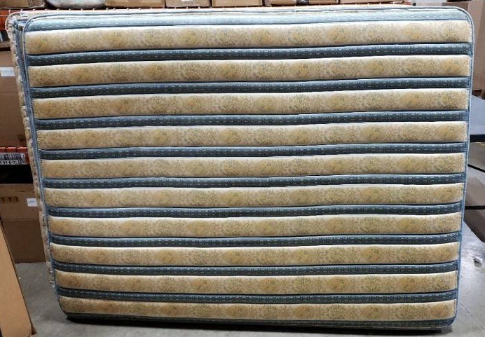 lot 9399 image: Serta Perfect Sleeper Queen Matterss and Box Spring Set