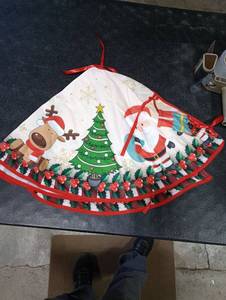 lot 6666 image: Christmas Tree Skirt