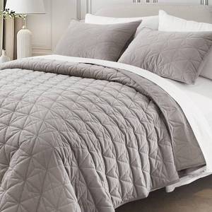 lot 6925 image: DAWNDIOR Corduroy Quilt Set King 104x90, Lightweight All-Season Quilt with 2 Pillow Shams, Soft Fine-Striped Quilted Bed Cover, Urban Taupe
