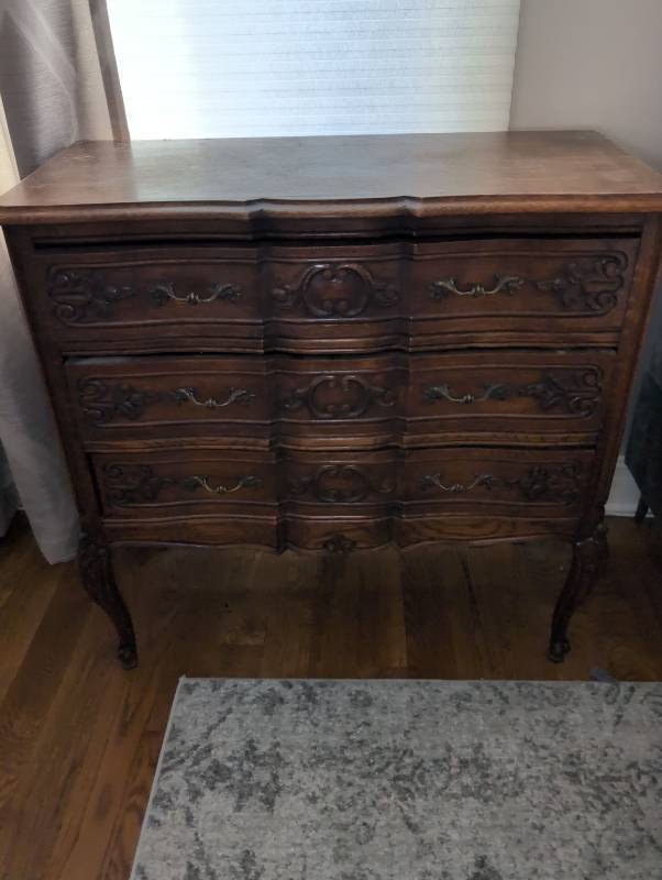 lot 214 image: French Provincial Oak Chest of Drawers