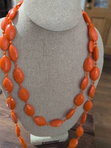 lot 2465 image: Coral Orange Faceted Lucite Bead Necklace