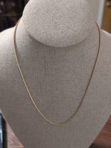 lot 2470 image: Gold Serpentine Chain Necklace