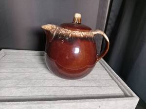 lot 2728 image: 1950s Brown Hull Drip Glaze Teapot